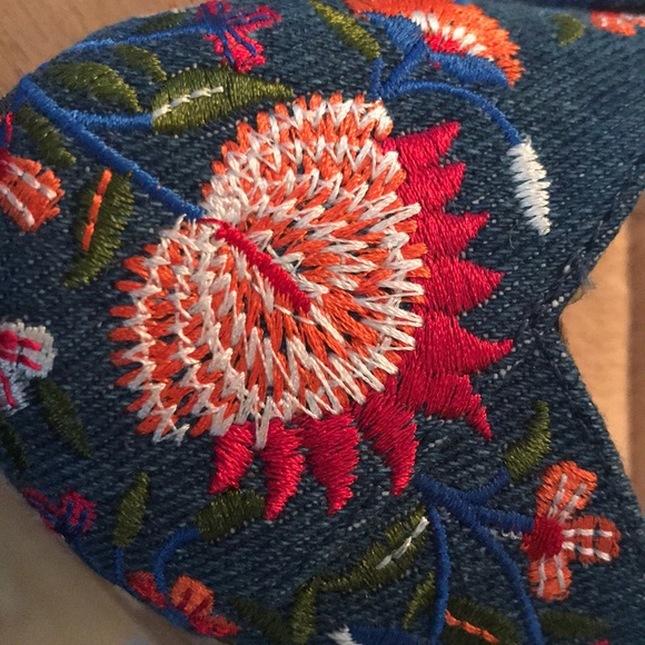 “Me Too” Pumps - Picture 8 of 8